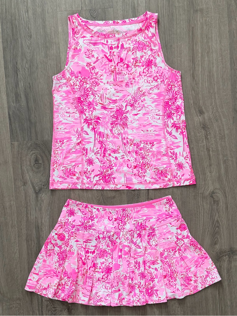 NWOT Lilly Pulitzer Luxletic Set M
